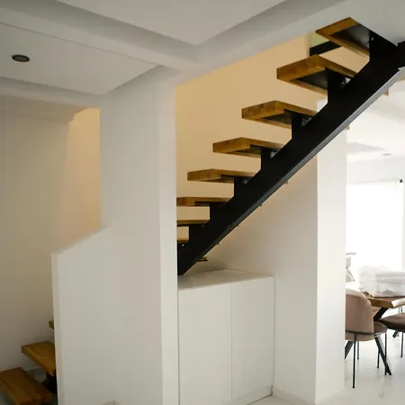 Diamond * Sarandë